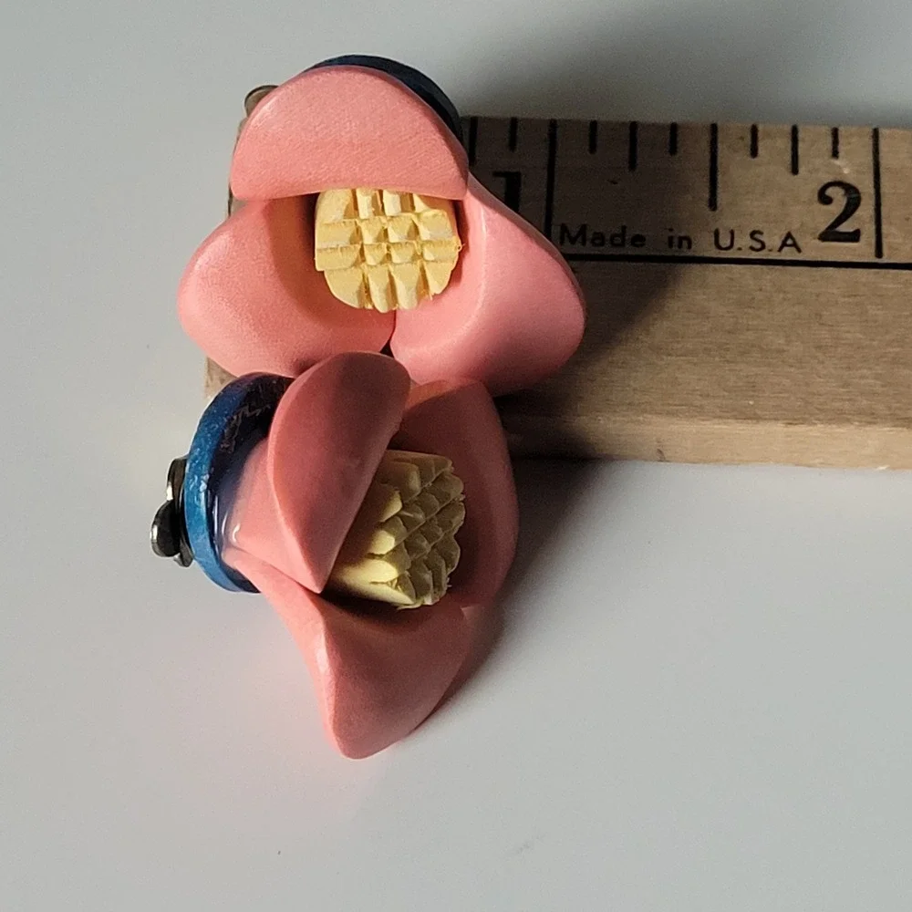 Vintage Carved Wood Flower Clip On Earrings Women OS Pink Blue Retro Cottagecore